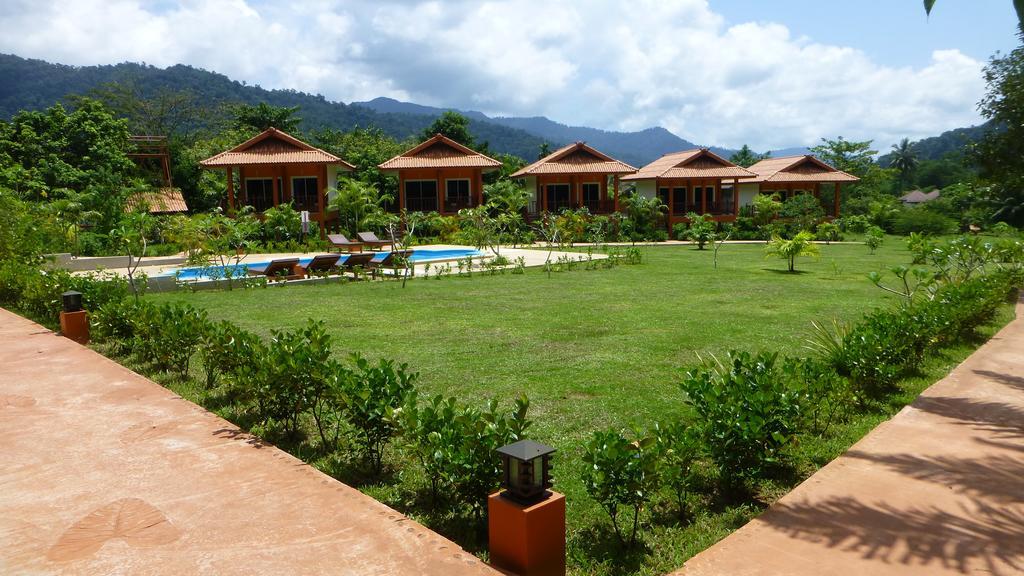 Khao Sok Jasmine Garden Resort - Sha Certified Khao Sok National Park Exterior photo